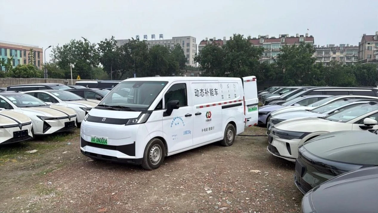 Solving “Parked Too Long”: HQESS Mobile Charging Vehicle Deployed at Used-EV Storage Yard